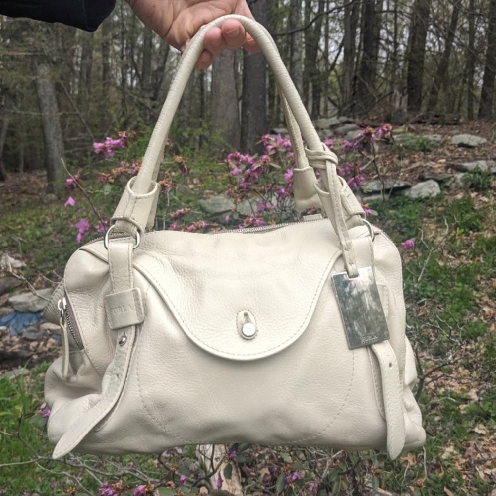 Furla gorgeous crème colored handbag